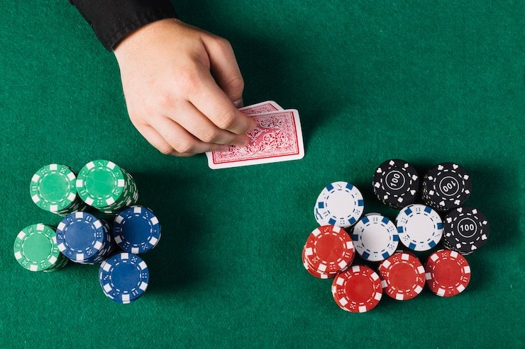 Bagan tingkat loyalitas mpored menampilkan manfaat progresif dari Member hingga Diamond